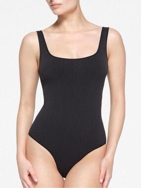 SKIMS Classic Scoop Neck Black Bodysuit